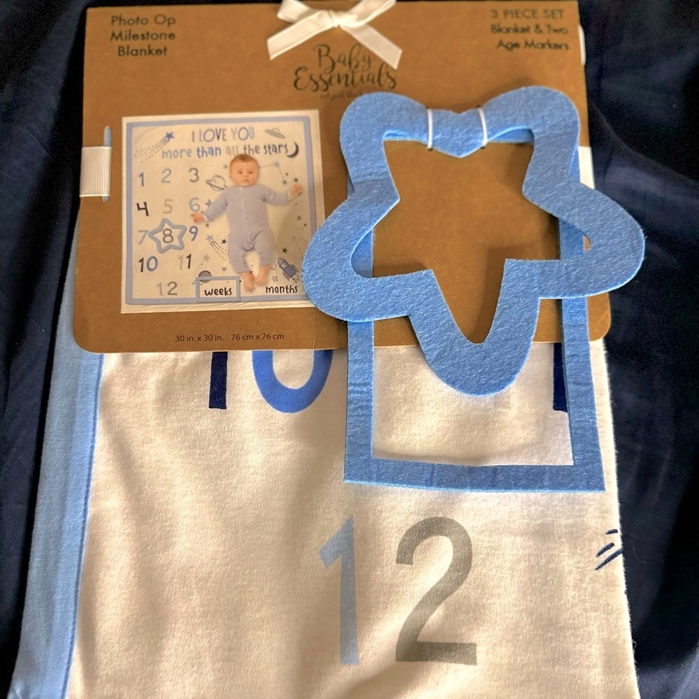 Baby photo Op Milestone Blanket 3 pc Set Blanket 2 Age Markers, Blue Border